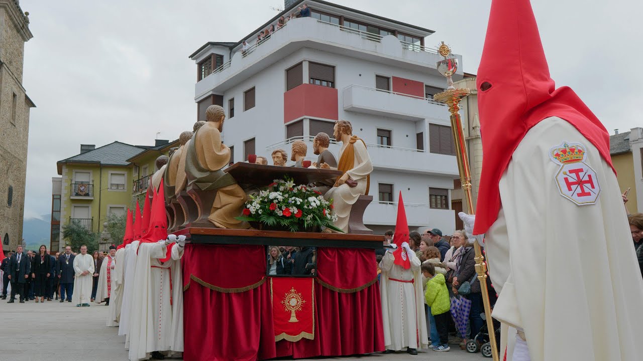 El perdón fraterno se celebra en la procesión de la Santa Cena con el indulto a un reclus0