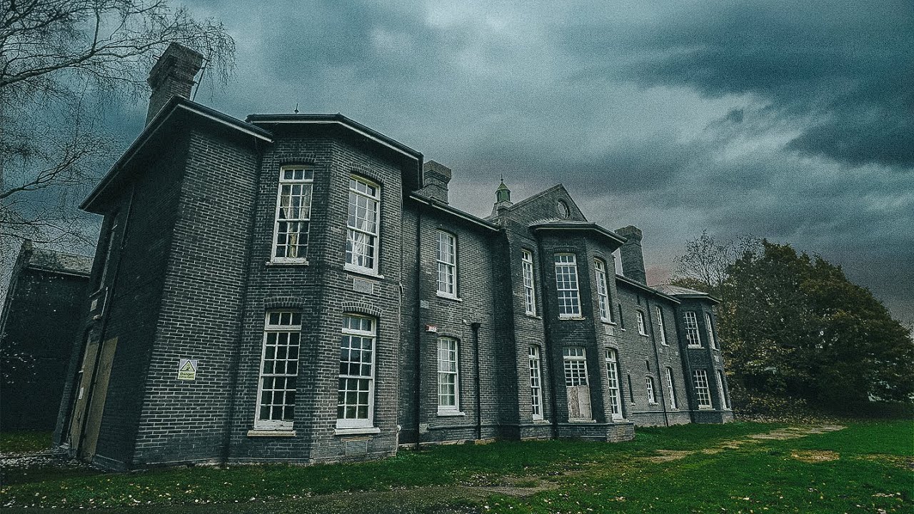 SO HAUNTED WE RAN IN FEAR | ABANDONED ASYLUM