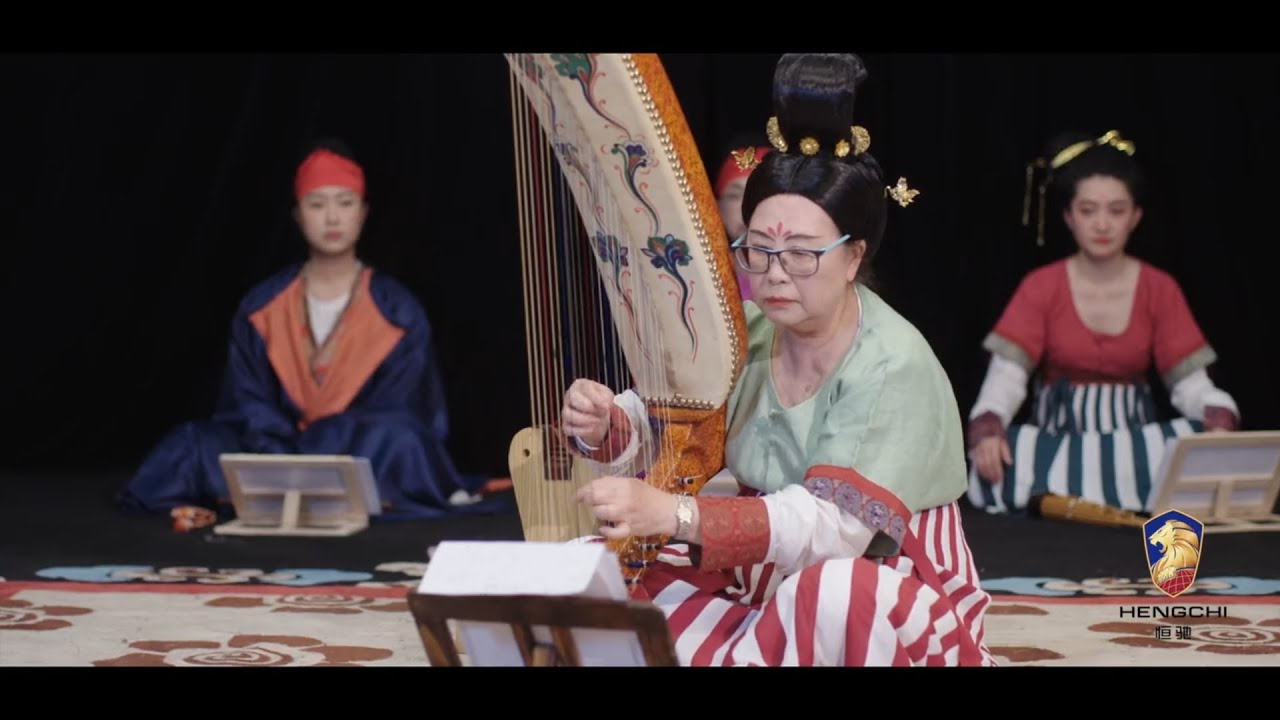Chinese konghou 箜篌 (Tang-style harp) builder Wong Wai Kee 黄袆琦