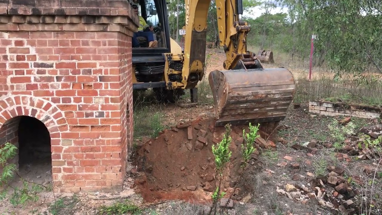 Ravenswood gold mine brick chimney Archaeology work #australia #goldmining #historical 