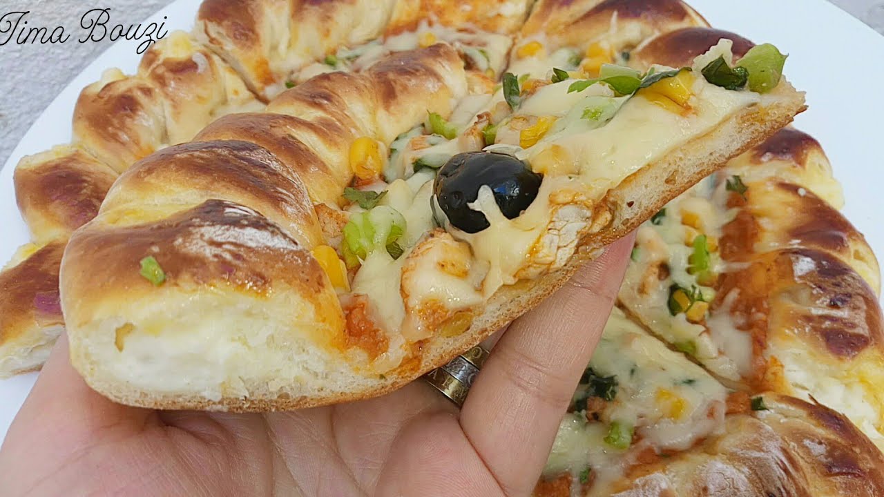 بيتزا إيطالية بكل أسرارها بعجينة سحرية خفيفة ريشة راح تراطووها كي تجربوا أحكموا عليها pizza italien