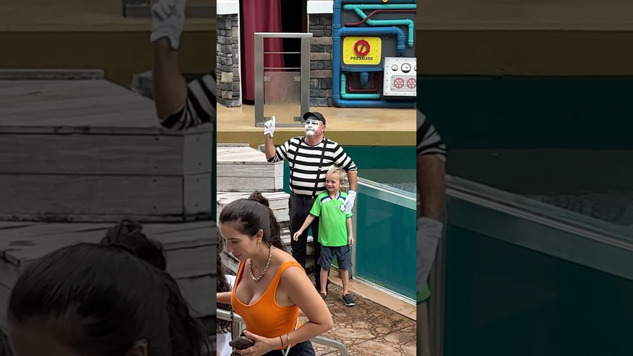 Happy birthday to you 🎊🥳 Tom mime Seaworld #funny #seaworldmime #tomthemime