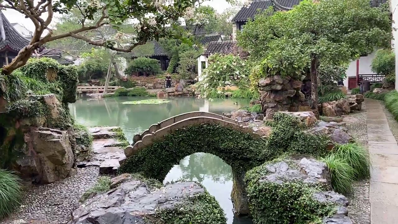 网师园依然美丽，但是缺少了喧嚣的游客，可以安静品味江南园林The Master of the Nets Garden is still beautiful, but without the noisy