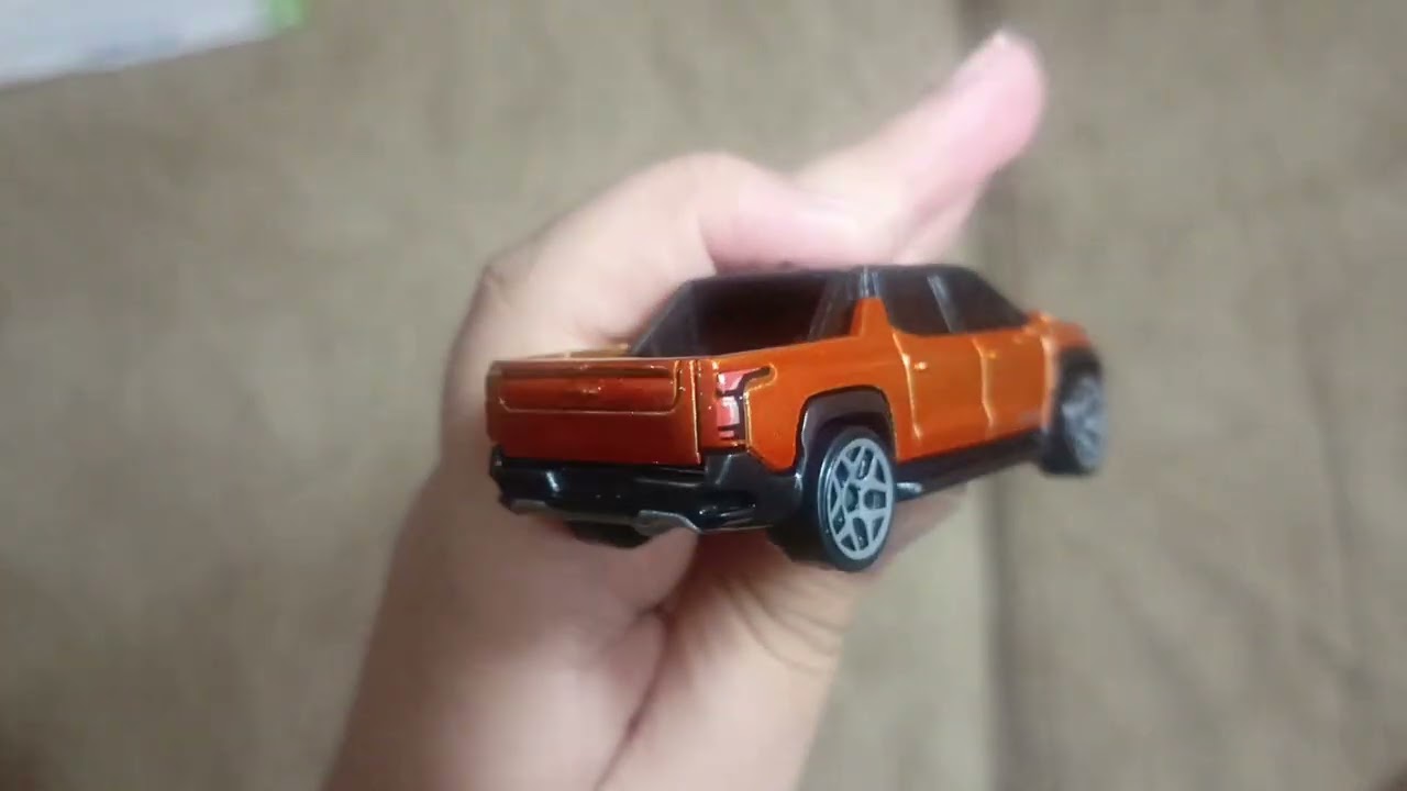 Hot Wheels Silverado EV RST