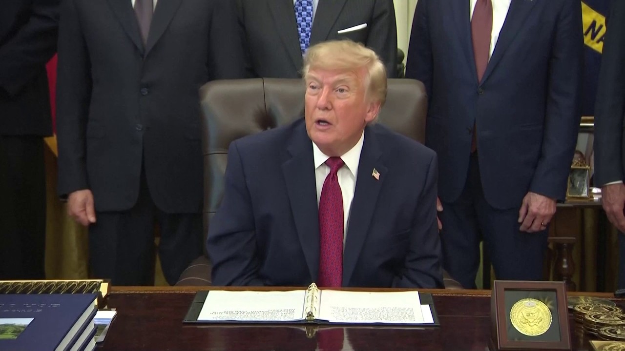Как Трамп собирается заключить сделку по Ирану? &laquo;Может, просто взорвать их&raquo;, &mdash; говорит президент США