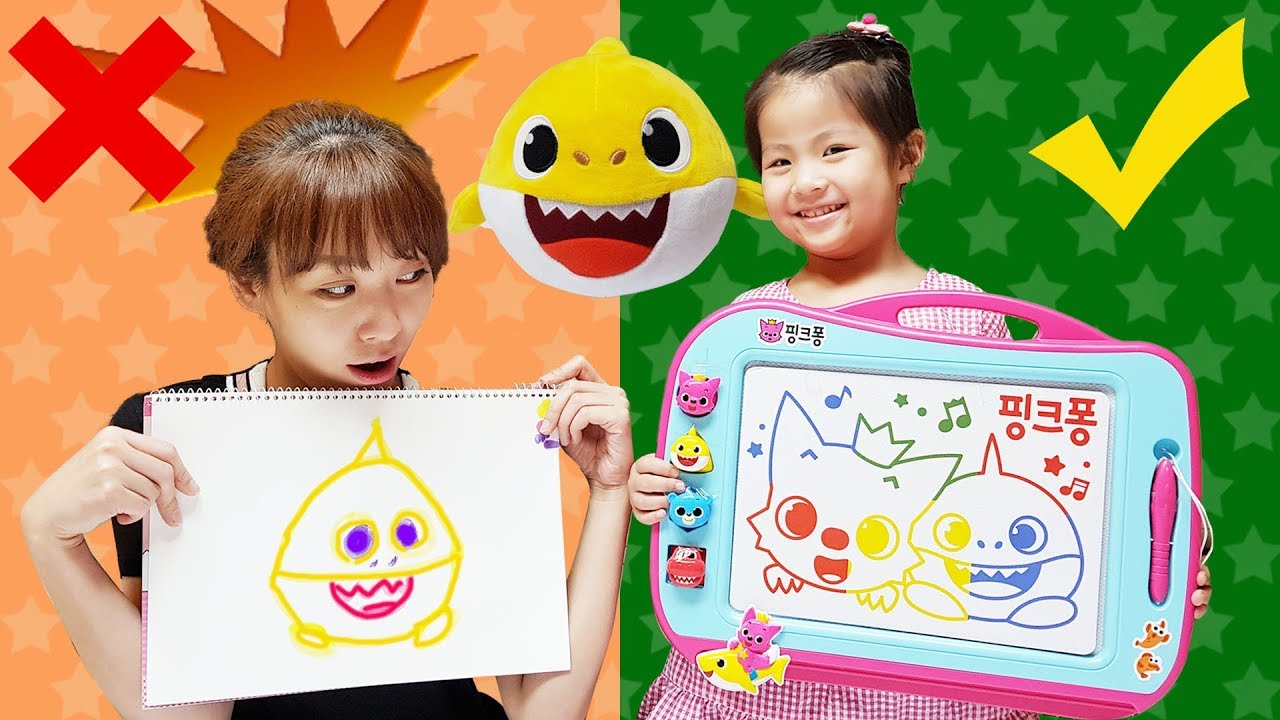 Seoeun играет с цветной панелью для акулы ребенка