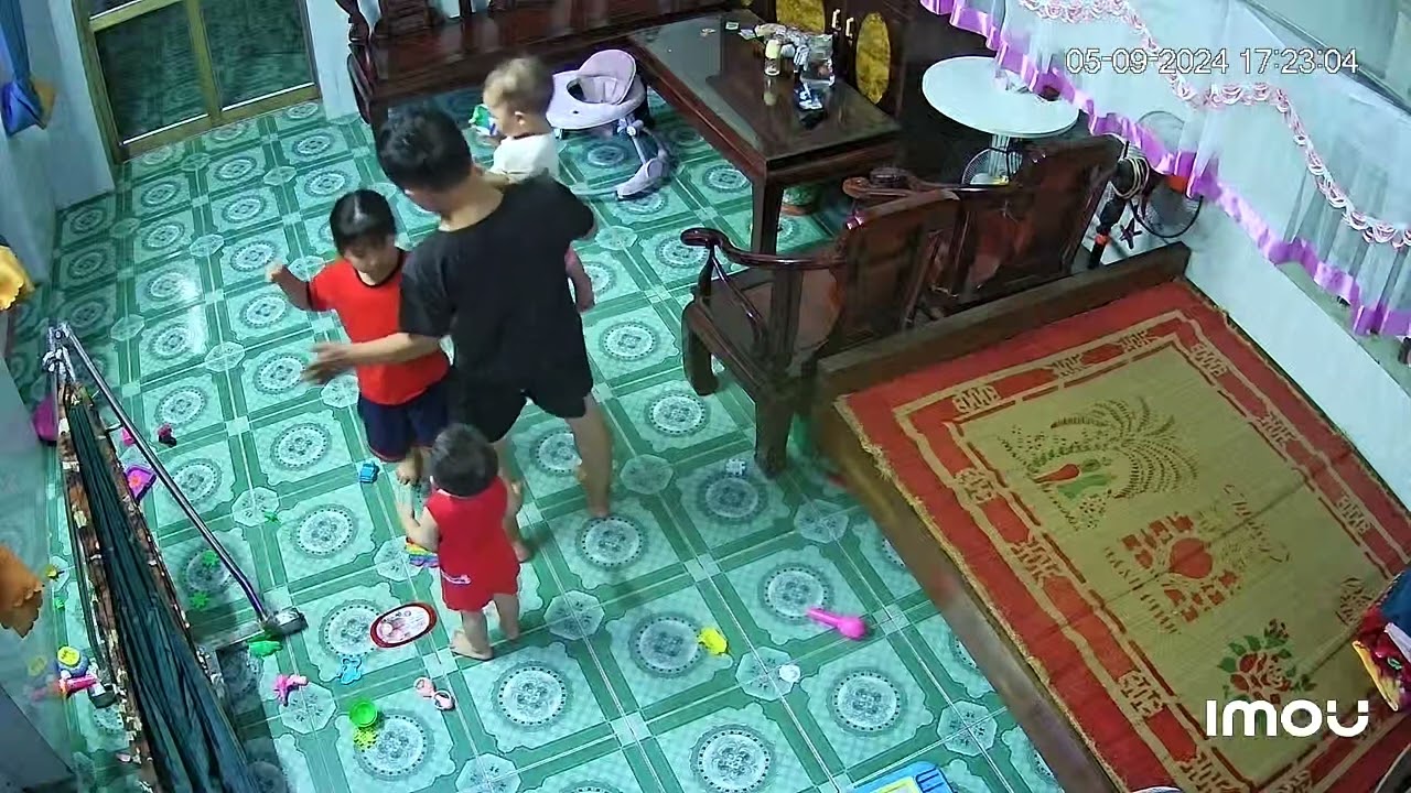 CÁCH BIẾN MỘT ĐỨA TRẺ NGOAN THÀNH ĐỨA MẤT DẠY. MỘT NGƯỜI KHÔNG BIẾT ĐÚNG SAI