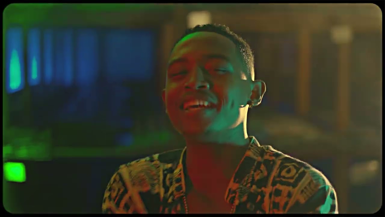 Madmax - Ambadiky Amaray Bonne Ann&eacute;e (Clip Officiel) Hira Gasy