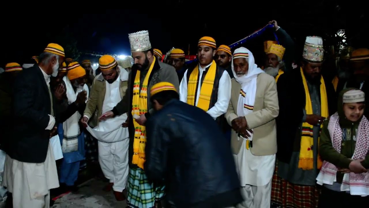 چادر پوشی آستانہ عالیہ فیضان نقیب شبیر نگر باولی شریف گوجرخان