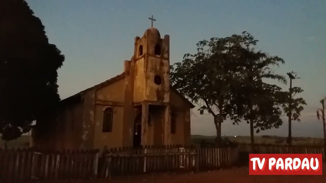 A capela abandonada da Noiva e do Padre Sepultado no Altar