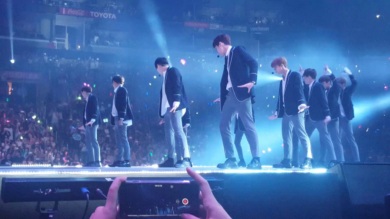 Special Stage + PICK ME - Wanna One @ KCONLA2017