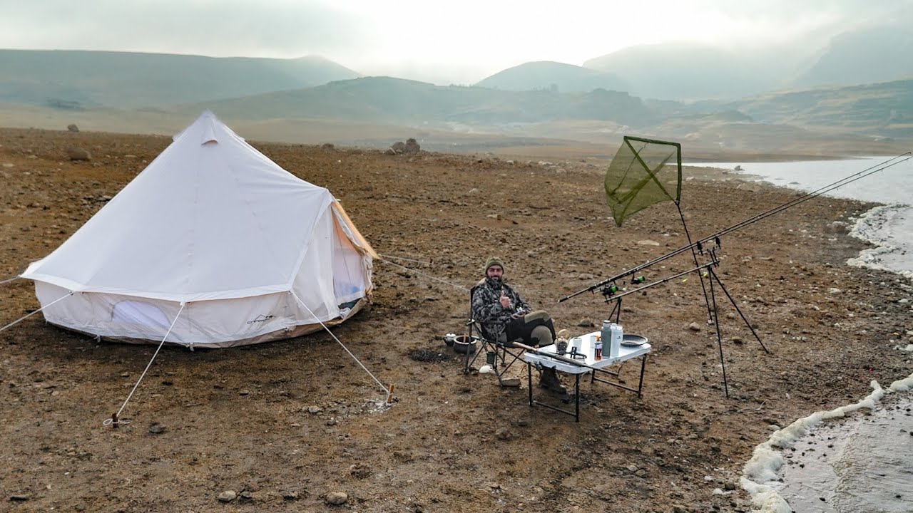 صيد وتخييم في البرد القارس 🎣⛺ اصطدنا حيوان غريب 😱🔥
