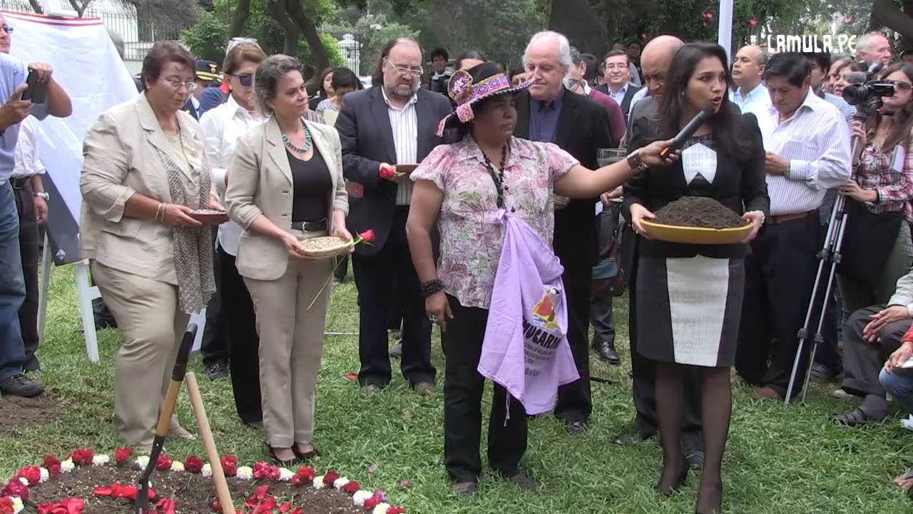 Homenaje a Javier Diez Canseco por segundo año de su fallecimiento
