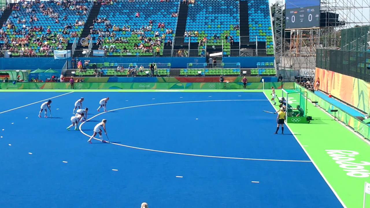 H&oacute;quei sobre a grama - p&ecirc;nalti corner!