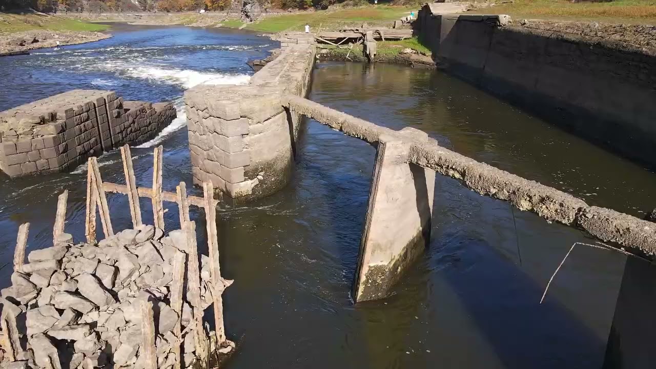 Vltava tour - upuštěná Orlická přehrada 2022.