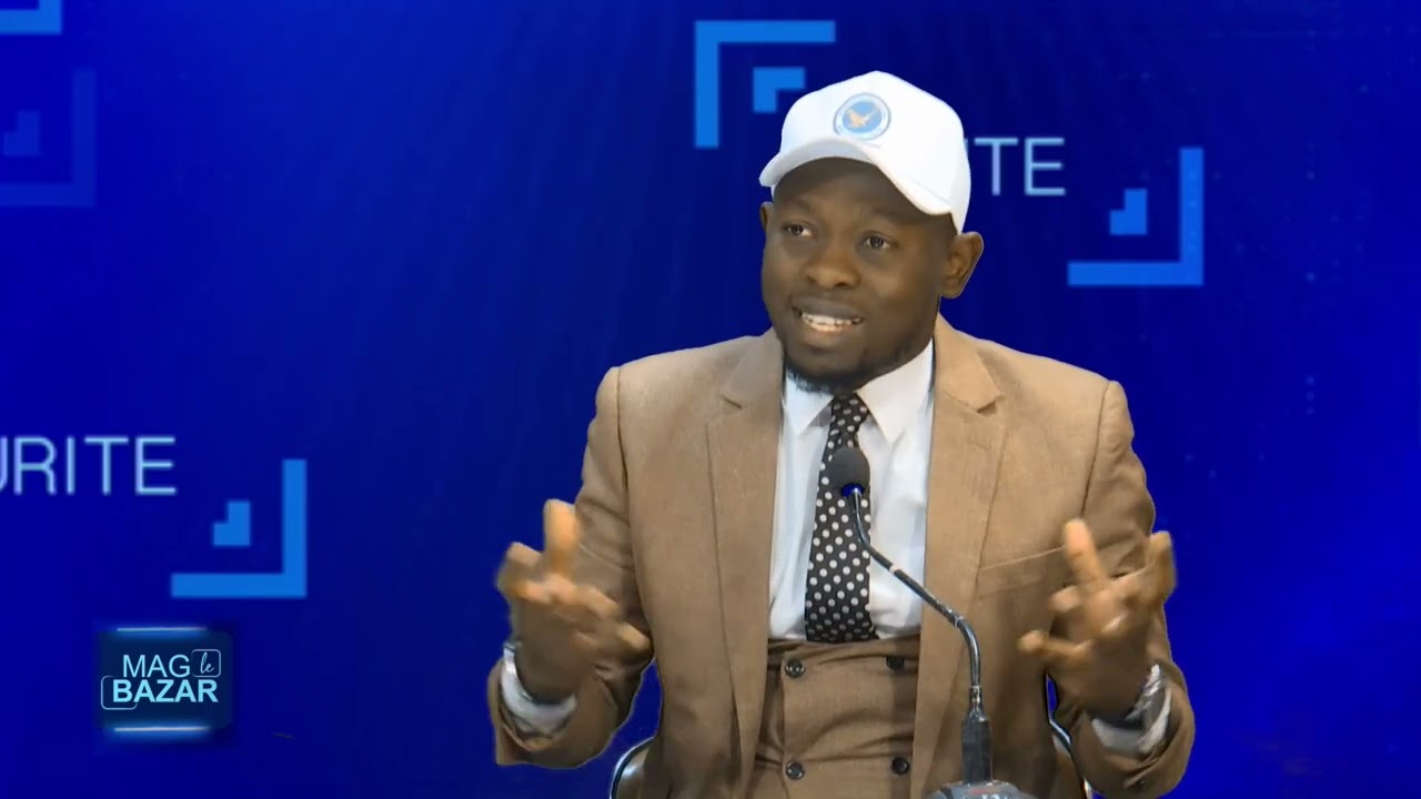 MAG LE BAZAR  UNE  DEMOCRATIEE EN QUETE D'IDEAL POLITIQUE