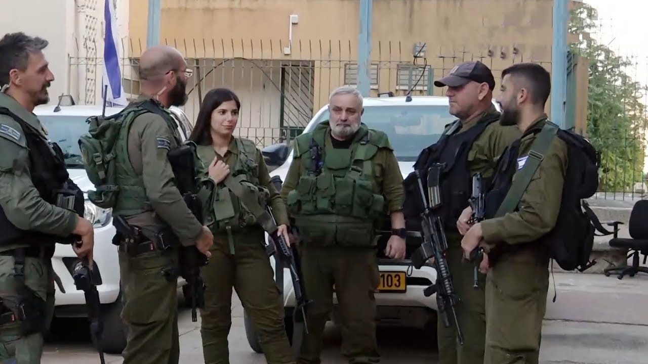 נשארו להגן על הבית: הצצה לכיתת הכוננות העירונית הראשונה