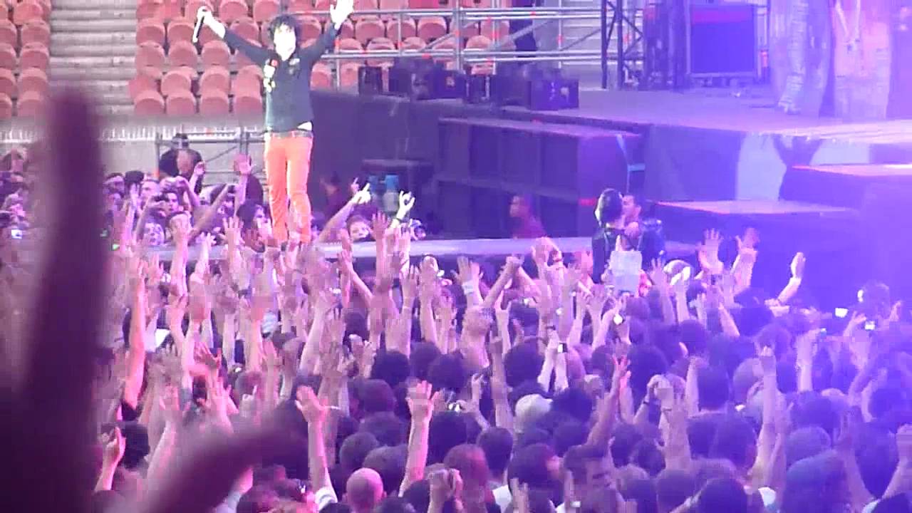 Green Day Paris 2010 King For A Day Shout Satisfaction & Hey Jude etc HD