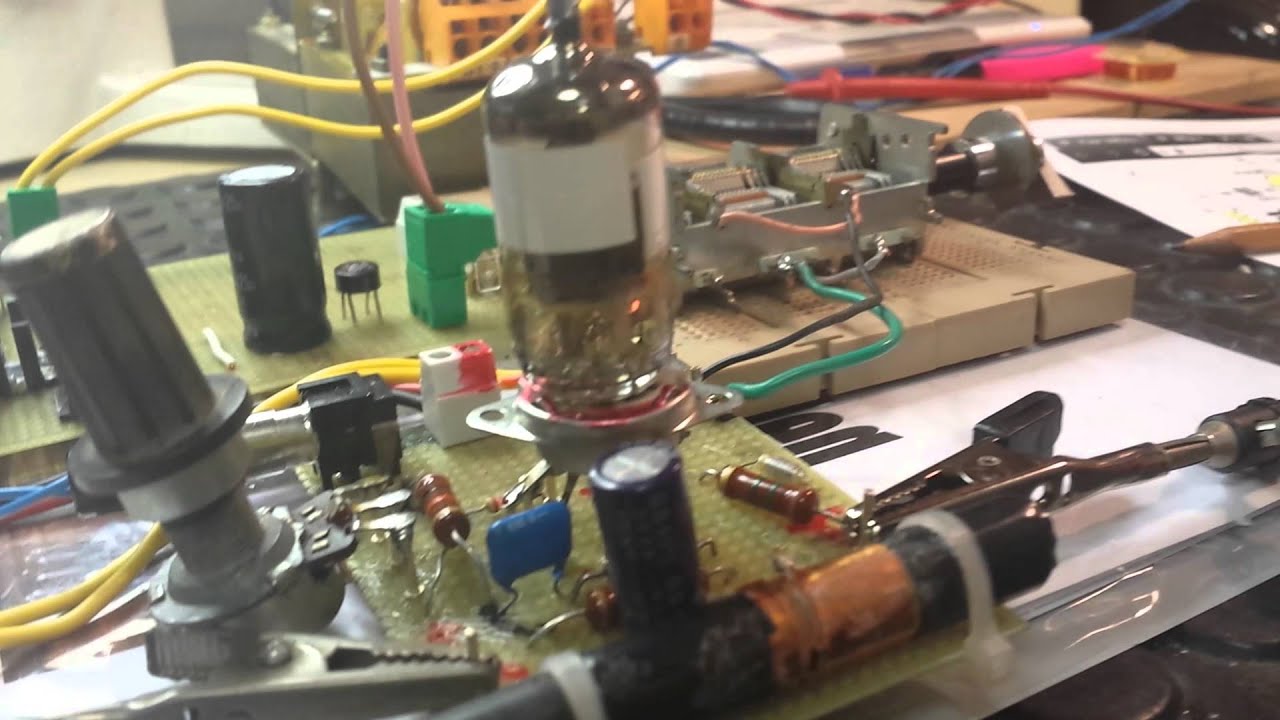Receptor AM una lámpara PCF80  . amplificacion por RF. EA3CKU.