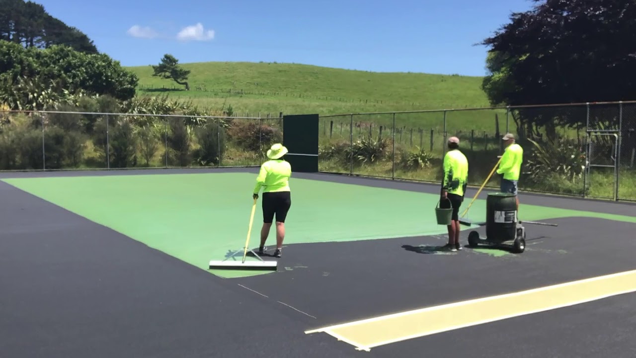 Old school rice bubble concrete tennis court surfacing by Plexipave NZ
