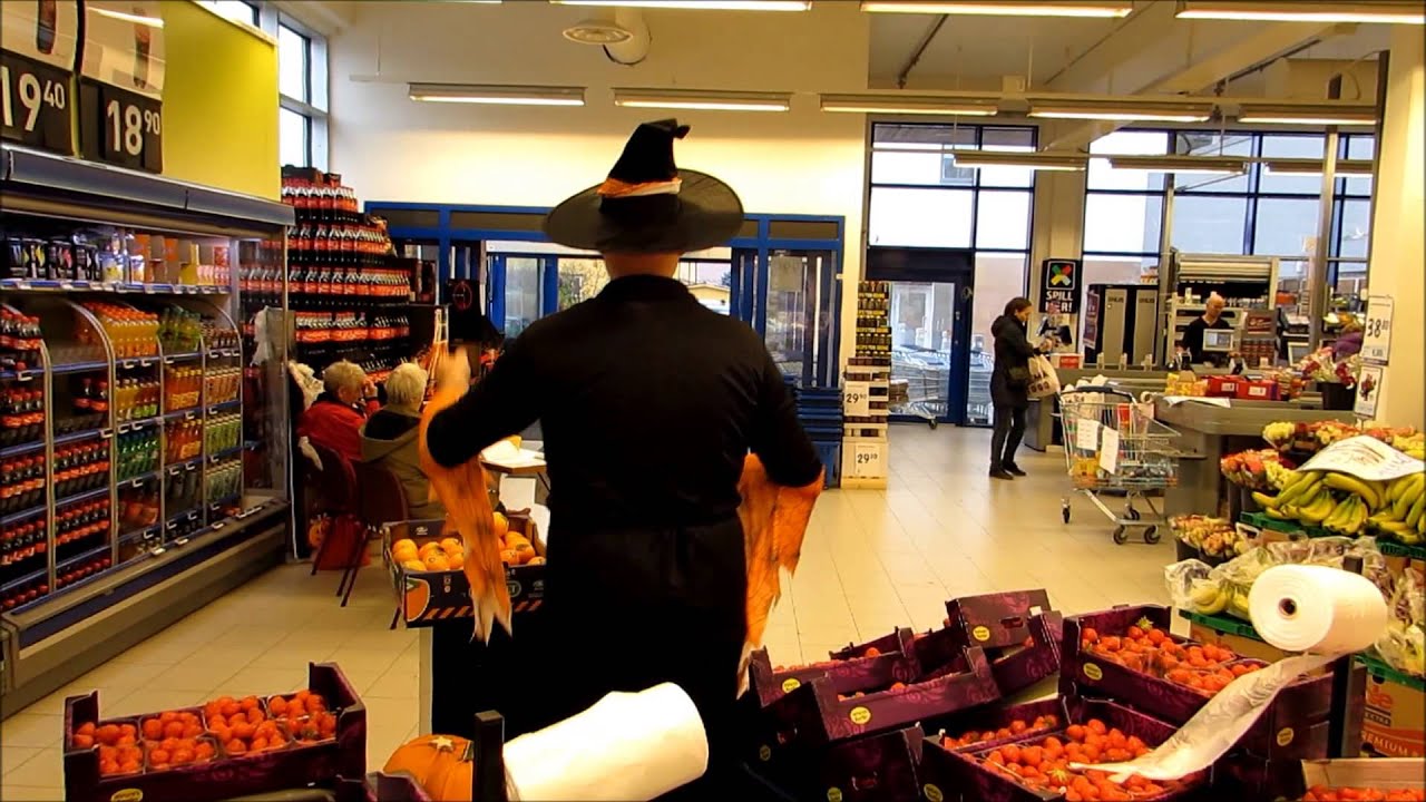 Halloween på Rema 1000 Råde Torg