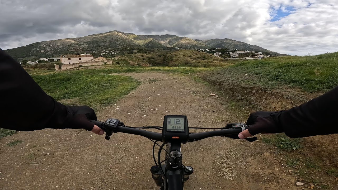An amazing 24-km round trip around Green Hill Mountains, with a 64 km/h max-speed descent.