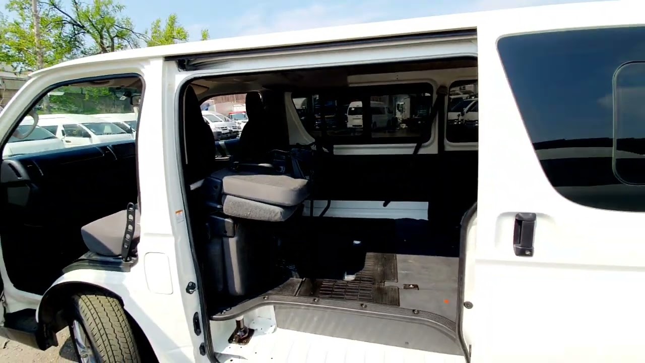 Toyota hiace 2015 год 9 мест пассажирских и при этом грузовой!