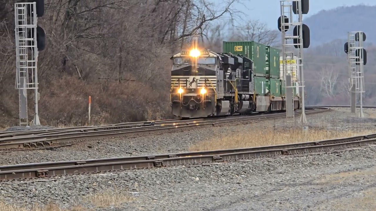 Norfolk Southern freight trains at Lewistown, PA (03/13/2026)