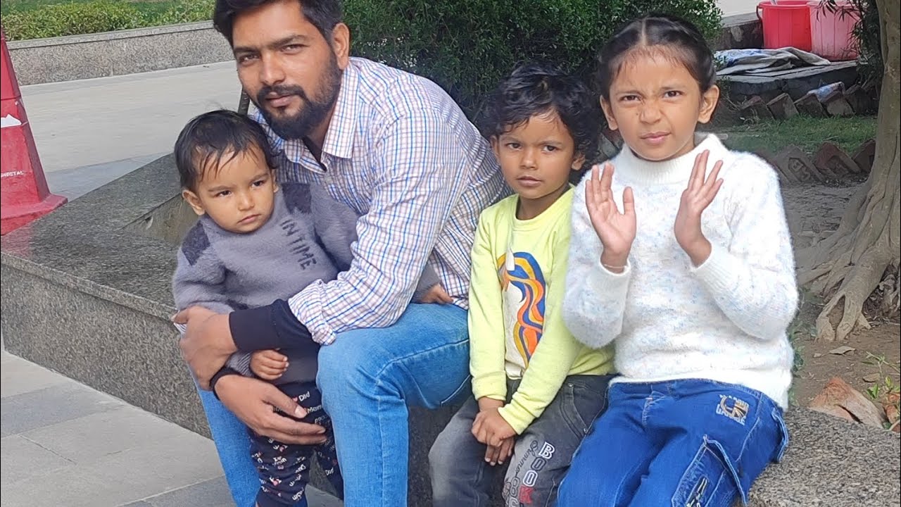 हम लोग पहुंचे वृन्दावन चारधाम🙏दोस्त की बिटिया अपना गिफ्ट देख कर बहुत खुश हुई 🤗#vrindavandham