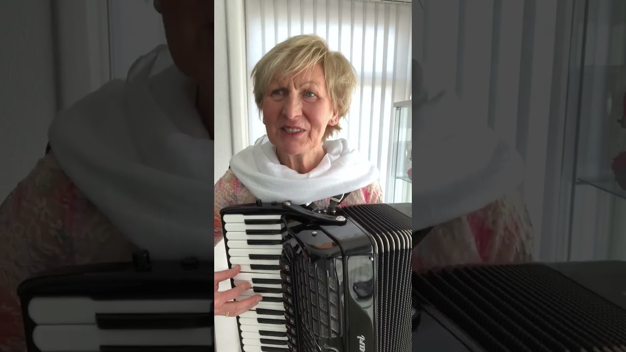 Song:  Op een mooie Pinksterdag  from:  Harry Bannink en Annie M G Schmidt A       (Songnumber: 121)