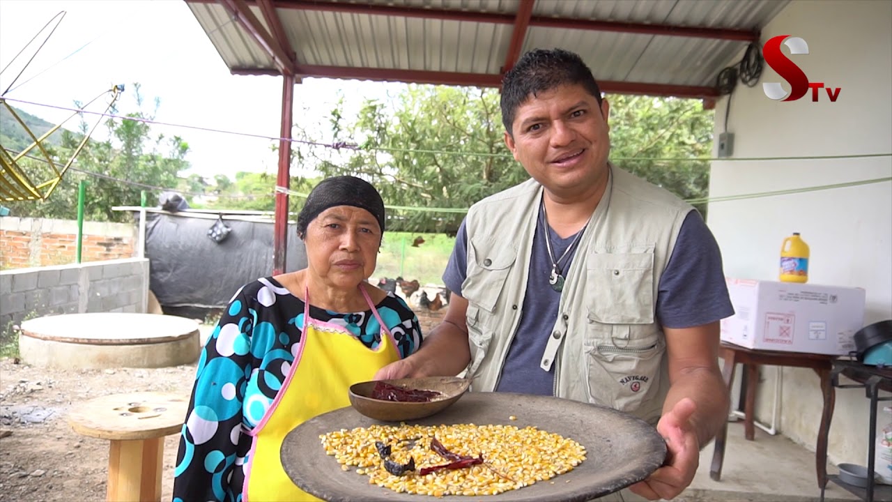 Quetzalito en Guatemala, Elaboración del Pinol, Salamá, Baja Verapaz, Guatemala, C.A.