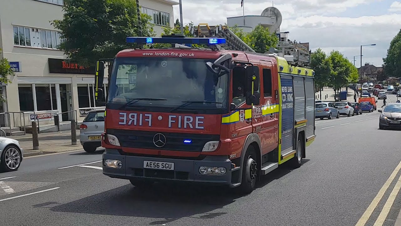 Alarmowo - Zastępy G311 + G312 z JRG Northolt - Straż Pożarna Londyn