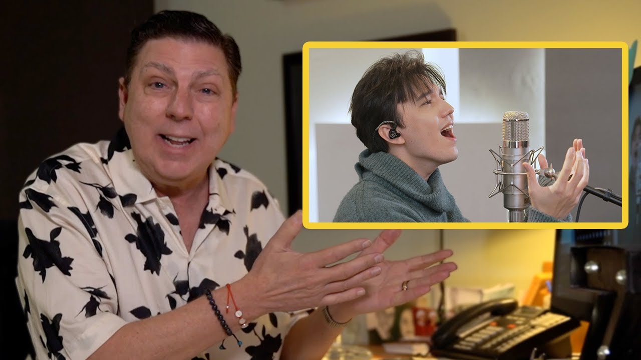 ARTISTA LATINO REACCIONA A 