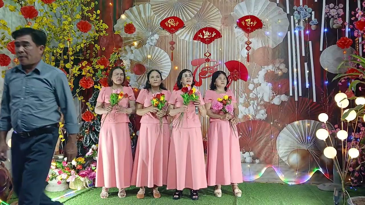 Thuyền hoa - TB: Trúc Phượng