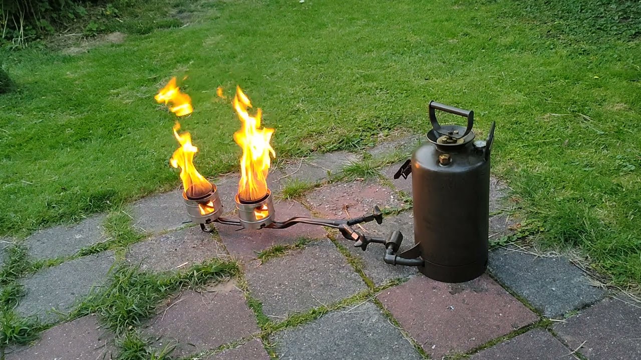 Zwitserse benzine vergasser brander aansteken.