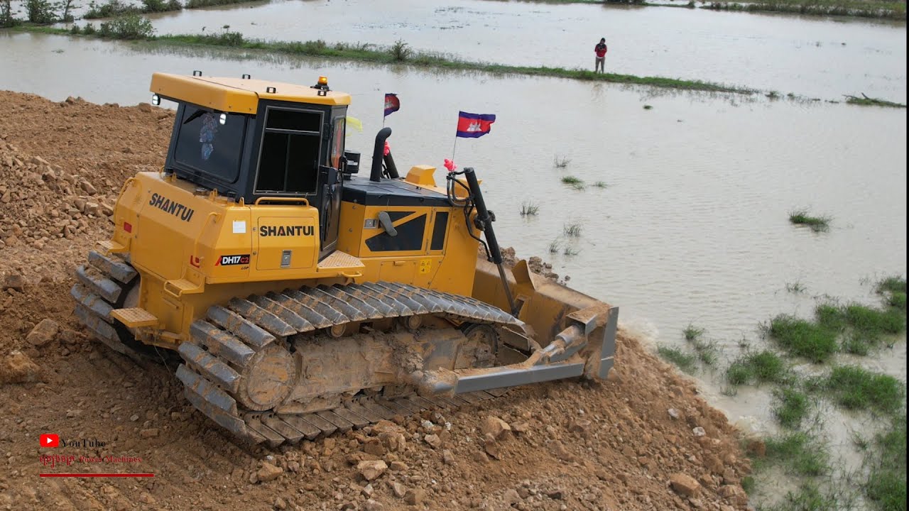 Great Big Bulldozer Equipment Push Moving Hard Special Machinery Dozer