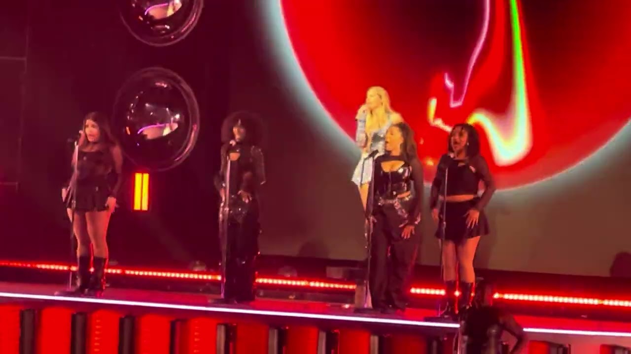 Meghan Trainor - I Wanna Thank Me (Live from the Mohegan Sun Arena) [Timeless Tour]