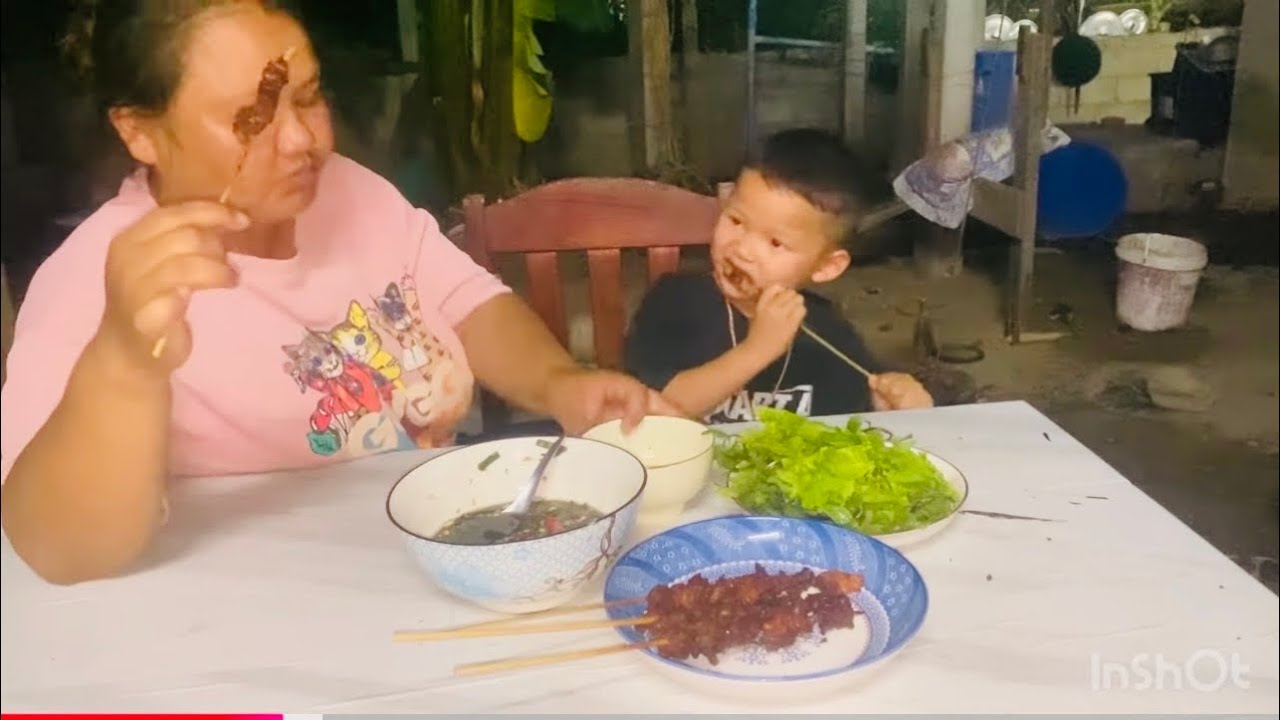 พาหลานกินข้าวหลานกินเยอะมาแซ่บด้วยคำจาที่บ้านอ้นใหญ่🙏🥰