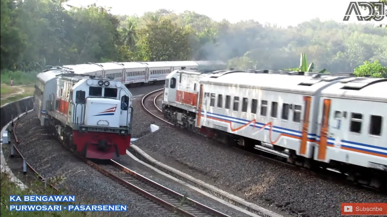 Kereta Api Meliuk Tajam Di Tikungan Kalimenur