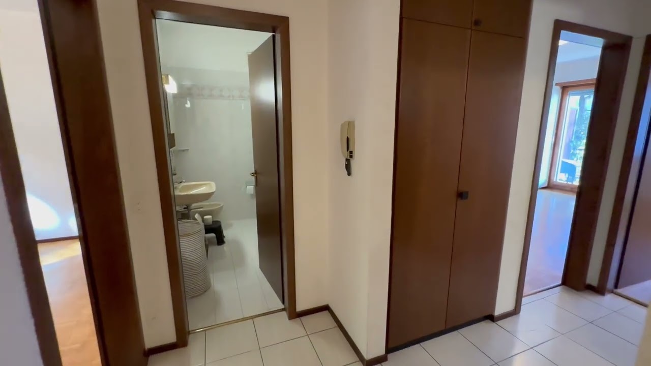 Esclusiva Villetta a Castagnola: Eleganza e Vista Lago Incomparabile