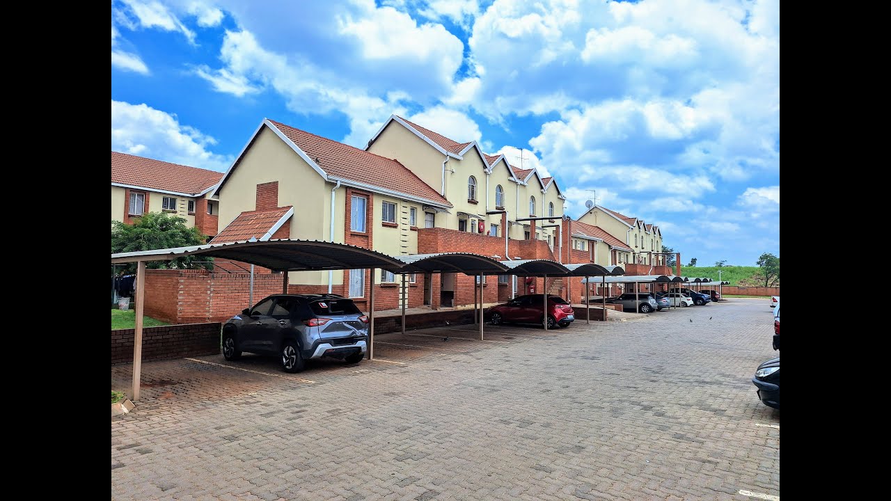 Perfect Starter Home in a Secure Lifestyle Complex ( R490000)  0614463125