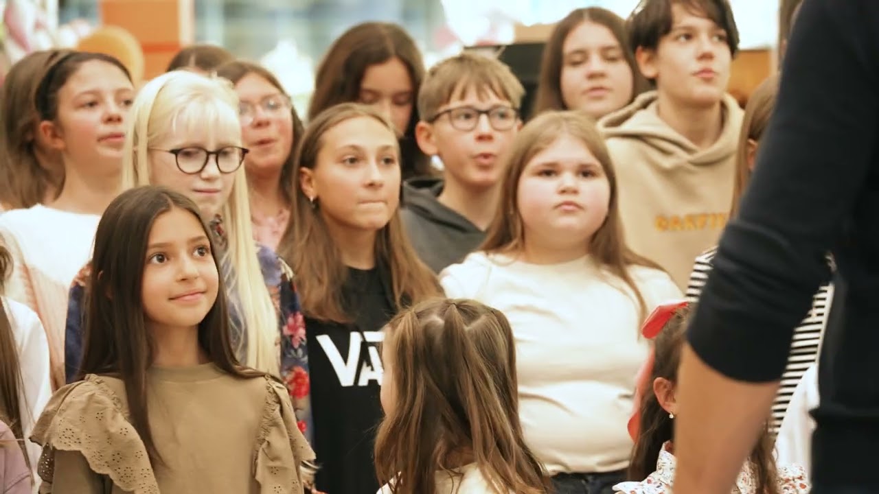 Flashmob Flash Mob - Br&acirc;u amestecat la Iulius Mall Suceava, SiMiSong, Rogvaiv, Bim Bam