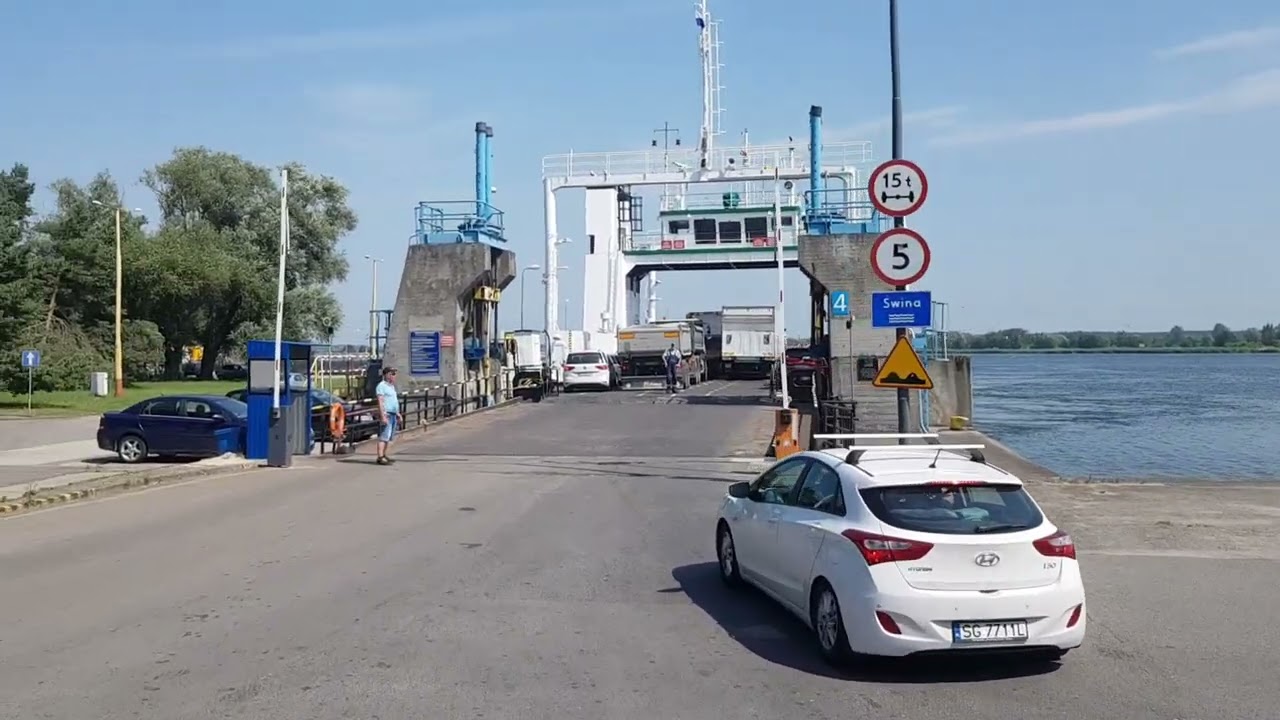 Płyniemy do Świnoujścia promem Karsibór