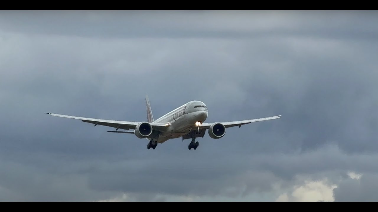 Planes Landing and Flying #planespotting #plane #aviation #aviationlovers #aviationdaily #airport