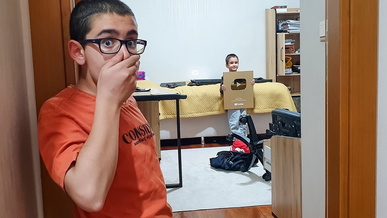 Buğraya 1 Milyon Abone Plaketi Çalındı Şakası Yaptık