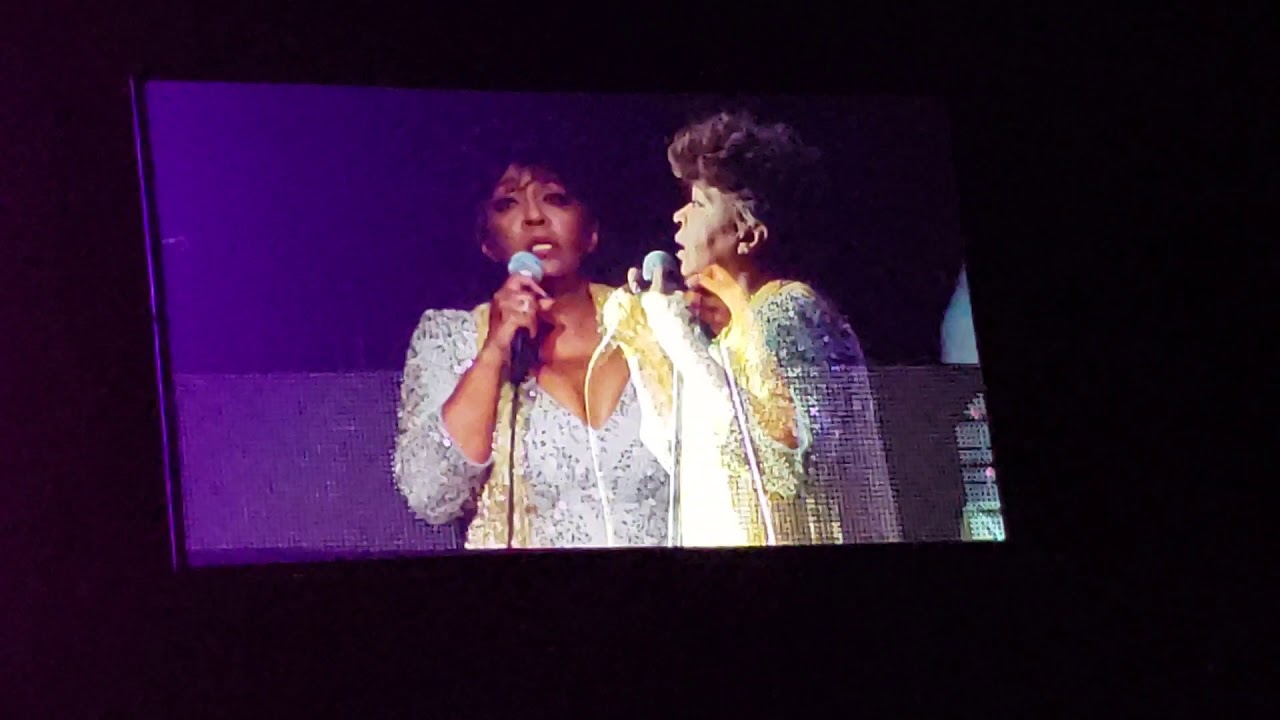 Anita Baker performs 