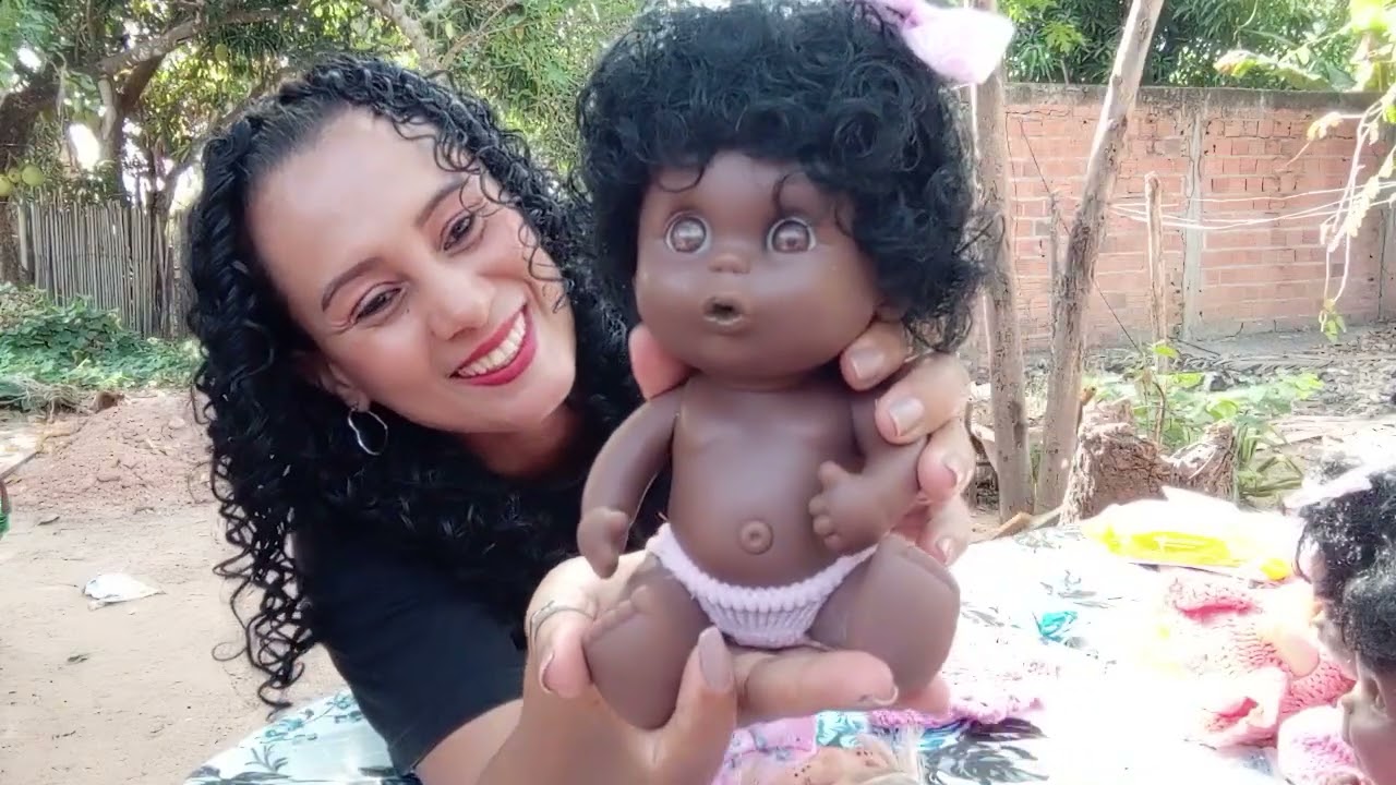 Mostrando as minhas 6 bonequinhas e fazendo uma troquinha de vestidinhos de crochê 