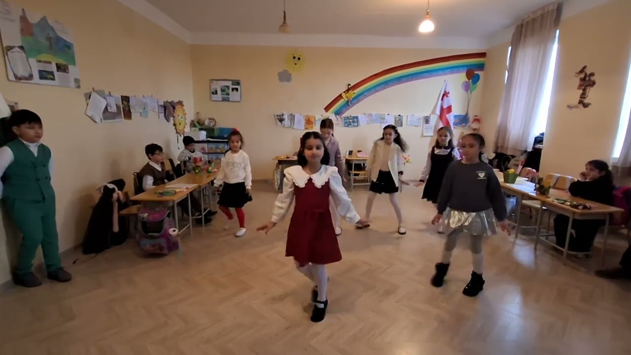 ცეკვავენ მესამე კლასელები❤️გოდე❤️💋