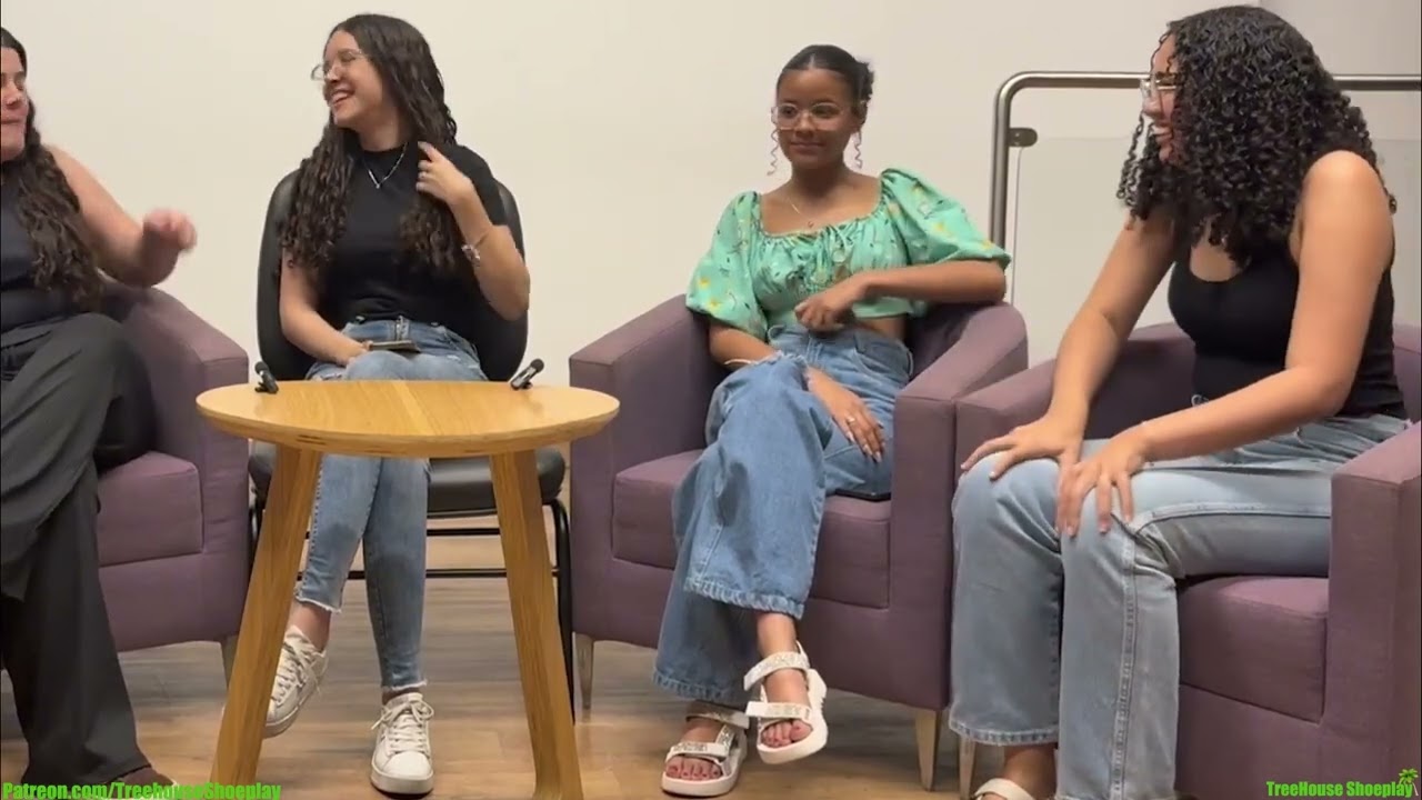 College Girl Candid Feet Shaking in Sandals