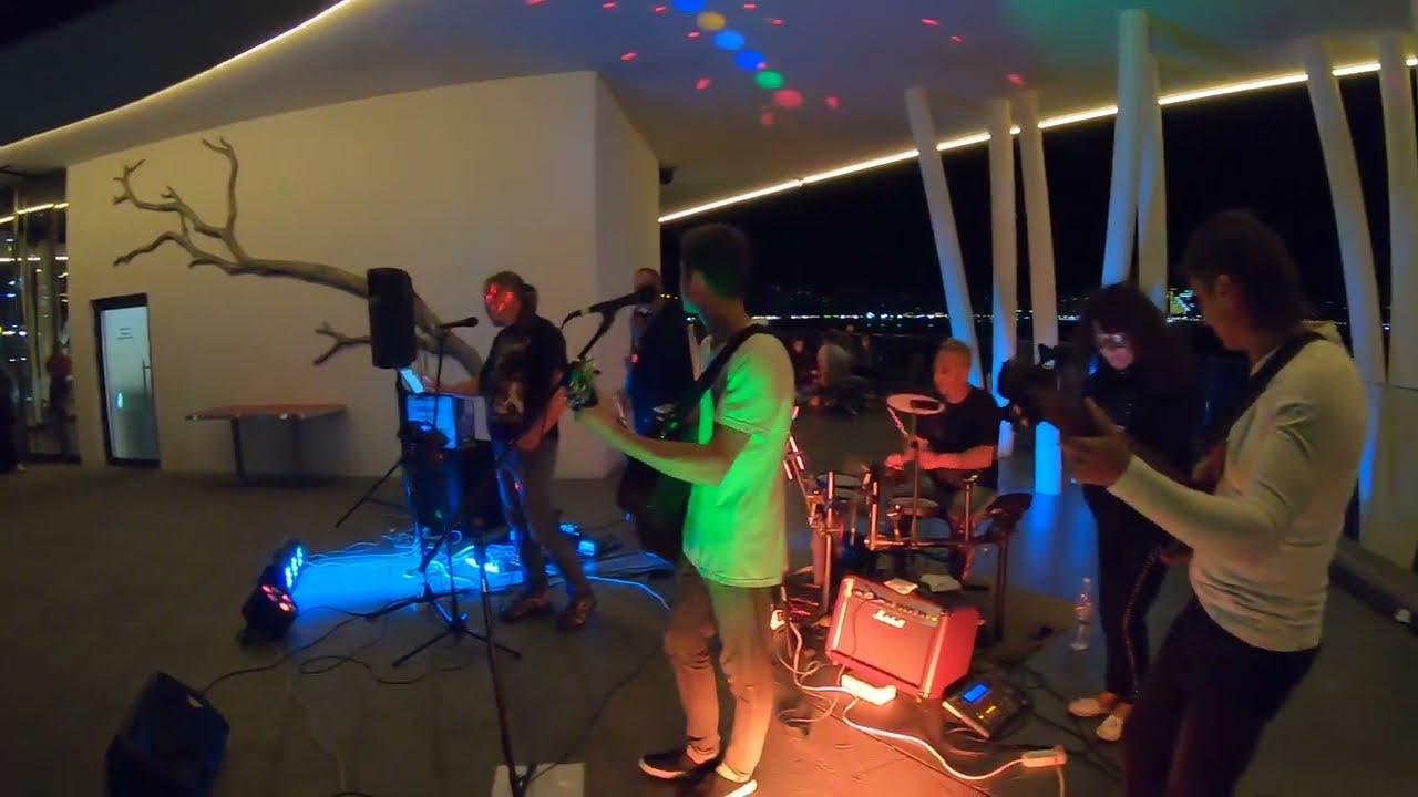 Набережная Геленджика музыканты играют Pink Floyd